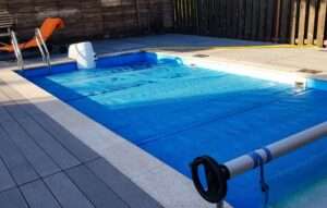 Merece la pena usar cubiertas para piscinas en tu hogar